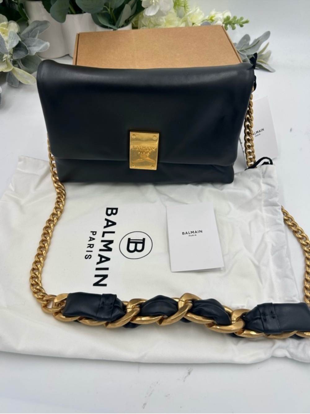 Women’s Balmain soft leather shoulder bag made in Italy NWT
